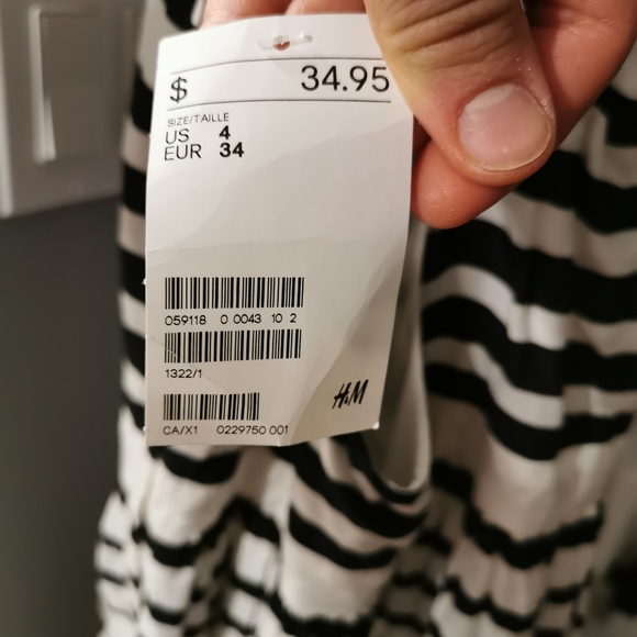 H&M summer Dress 4 - Picture 2 of 3